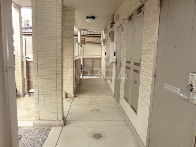 21/30 エントランス