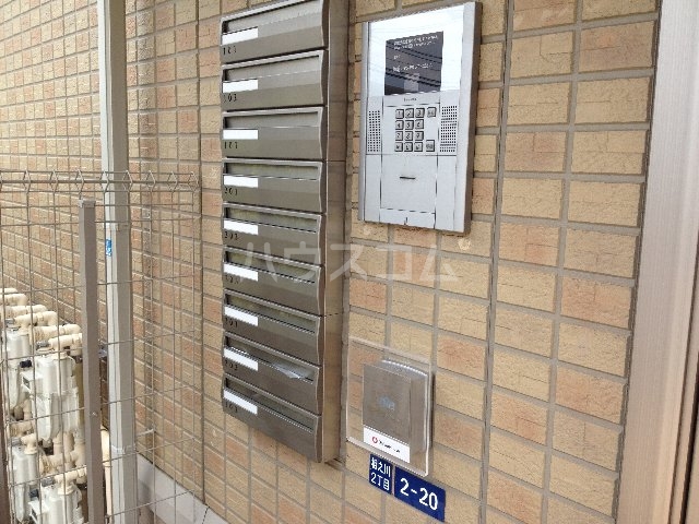 21/30 エントランス