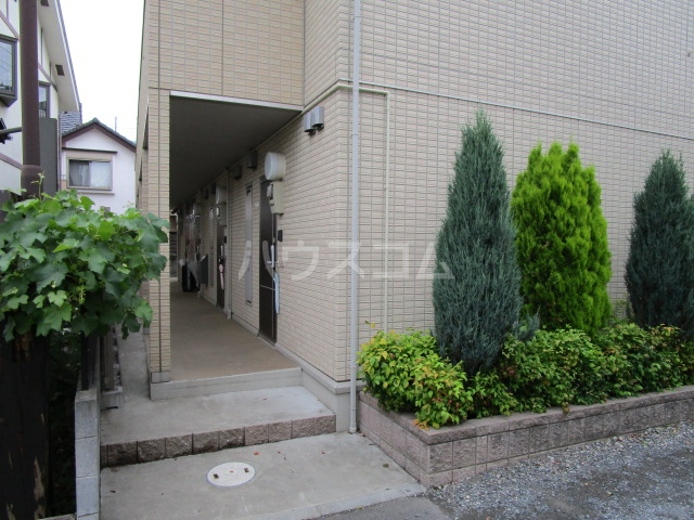 27/30 エントランス