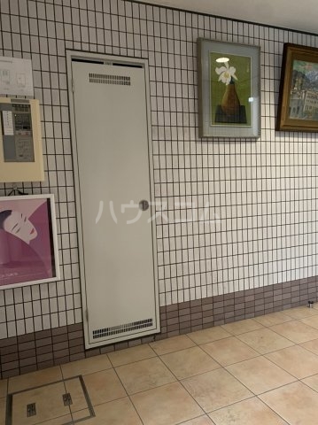 23/30 エントランス