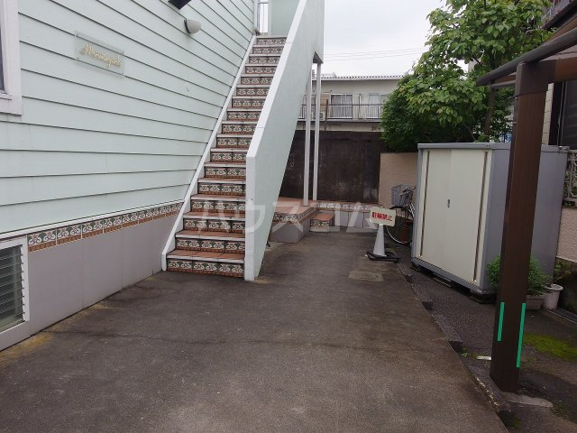 27/30 エントランス