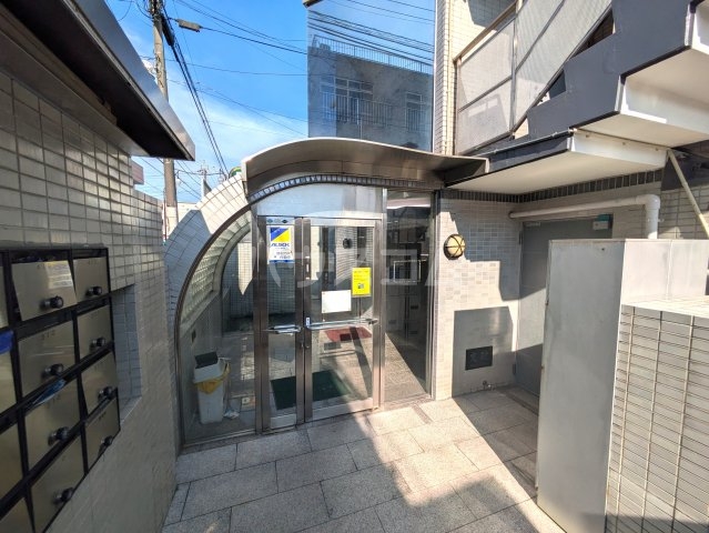 26/30 エントランス