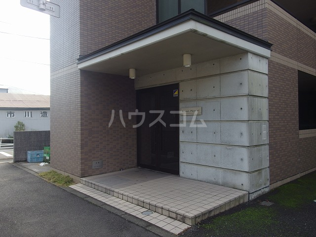 22/30 エントランス