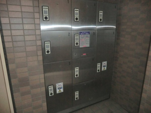 21/30 エントランス