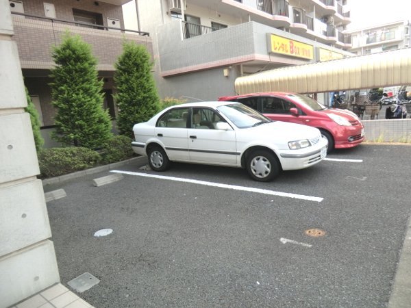 22/30 駐車場