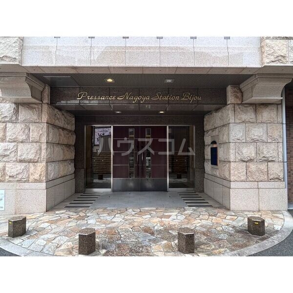 14/17 エントランス