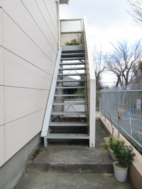 27/30 エントランス