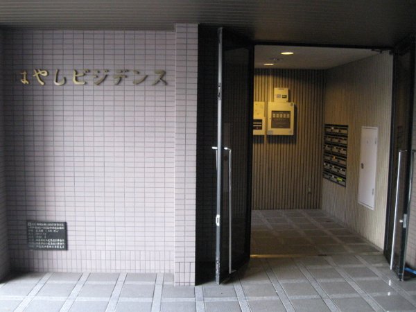 22/30 エントランス