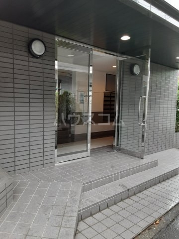 23/30 エントランス