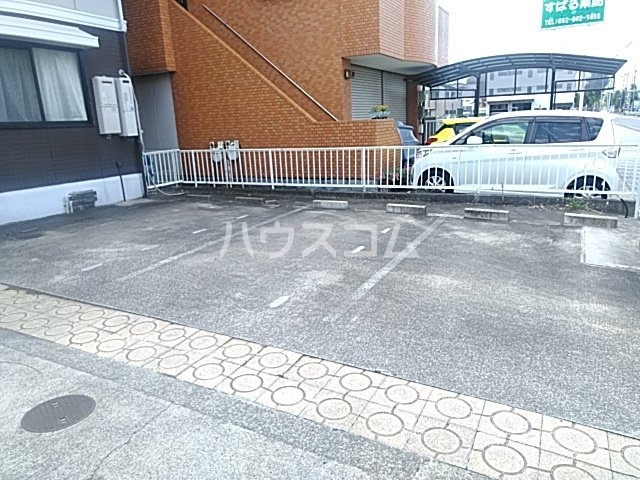 25/30 駐車場