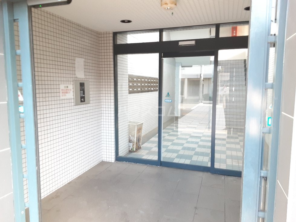 28/30 エントランス