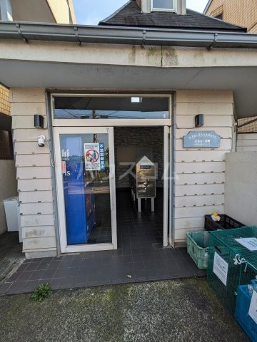 23/30 エントランス