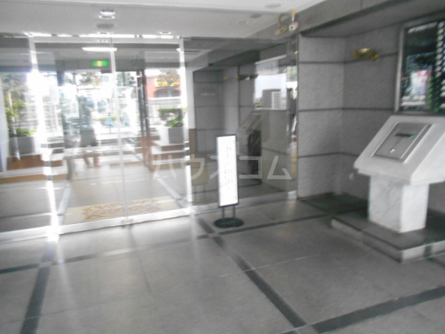 21/30 エントランス