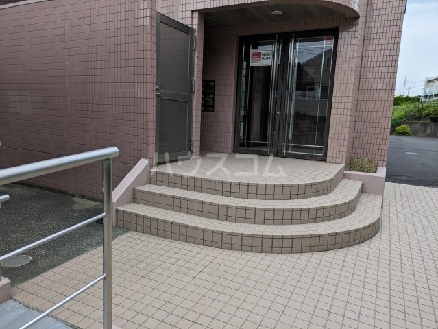 25/30 エントランス