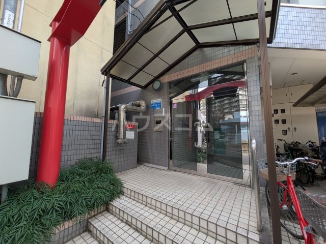 21/30 エントランス