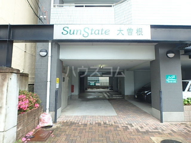 24/30 エントランス