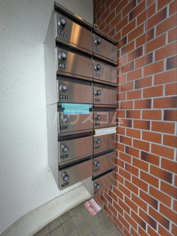 23/28 エントランス