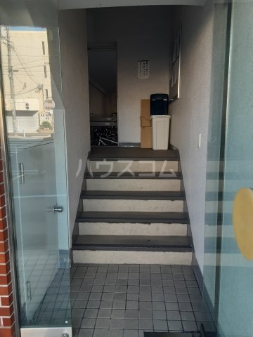 18/23 エントランス