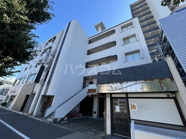 16/21 エントランス