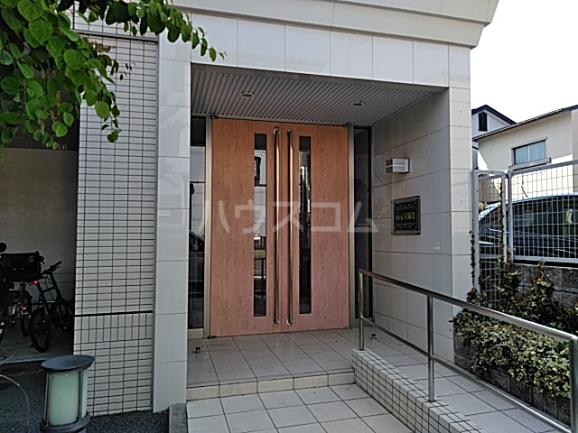 22/30 エントランス