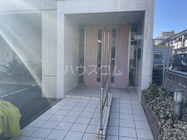 25/30 エントランス