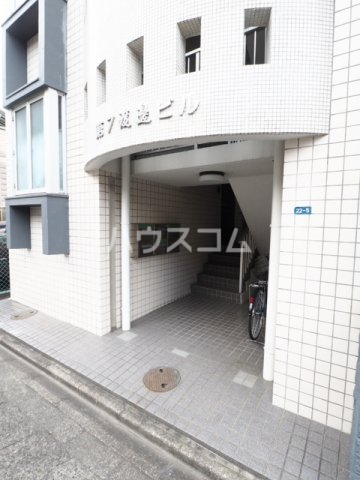 27/30 エントランス