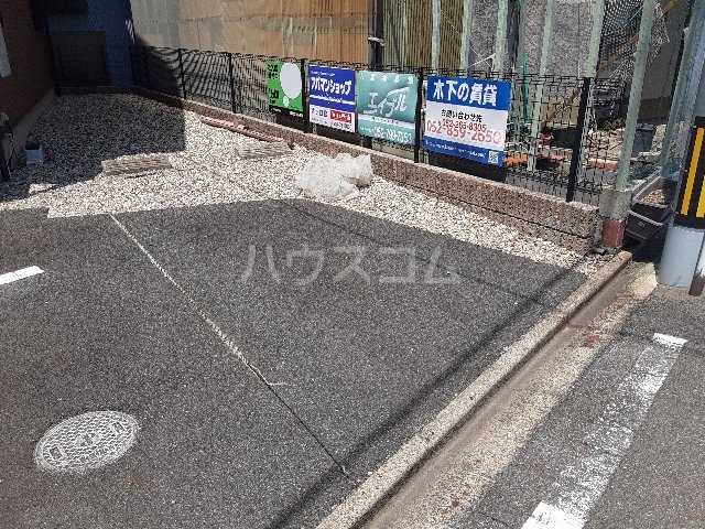 23/25 駐車場