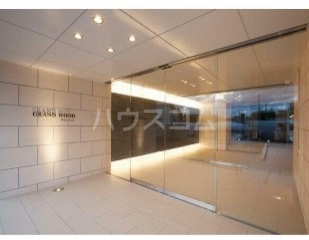 19/27 エントランス