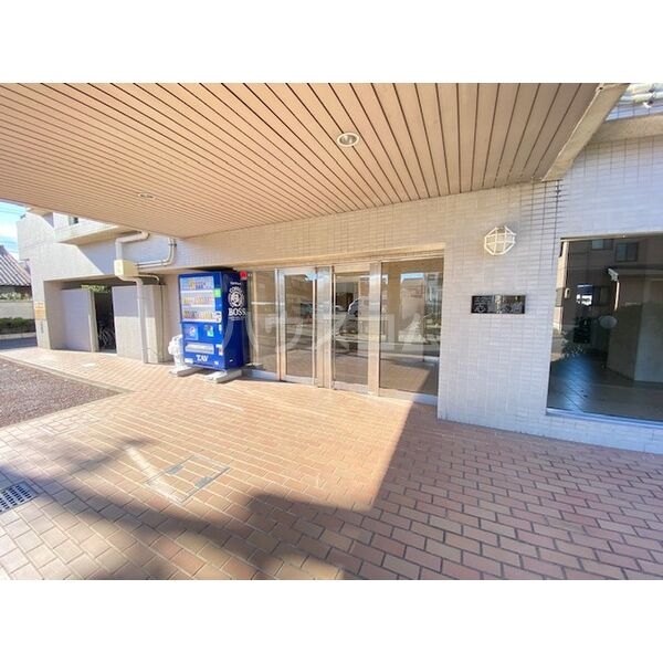 28/30 エントランス