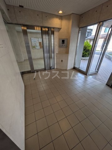 23/30 エントランス