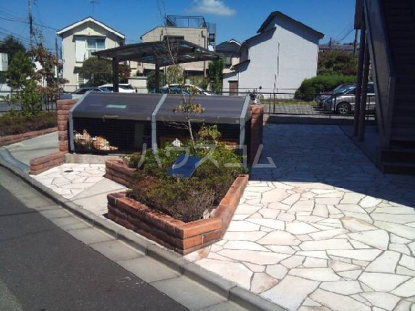 16/23 エントランス