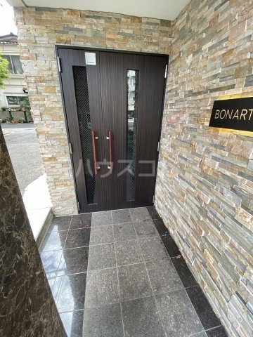 23/30 エントランス