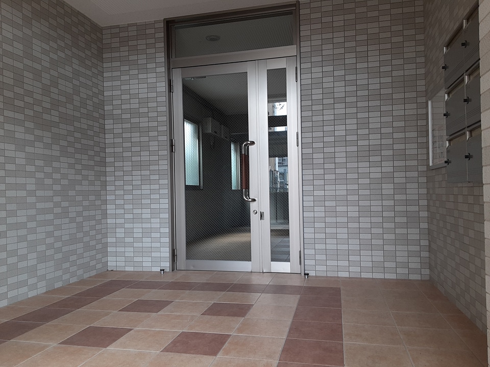 28/30 エントランス