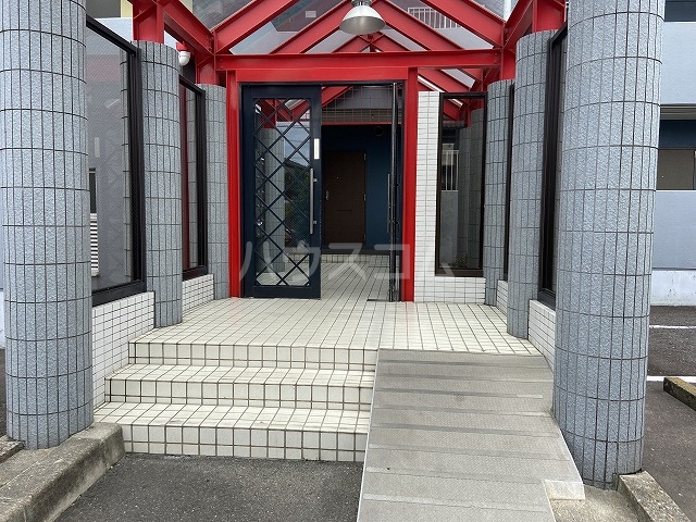 20/28 エントランス