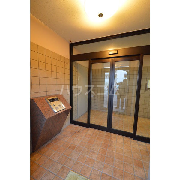 23/30 エントランス