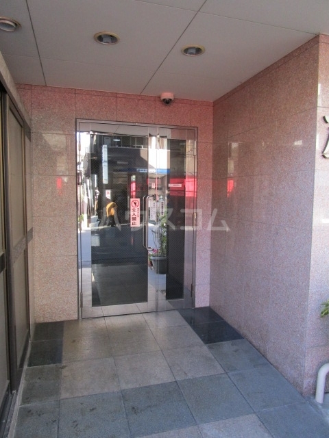 27/30 エントランス