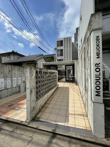 23/29 エントランス