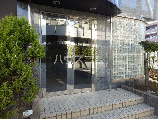 16/25 エントランス