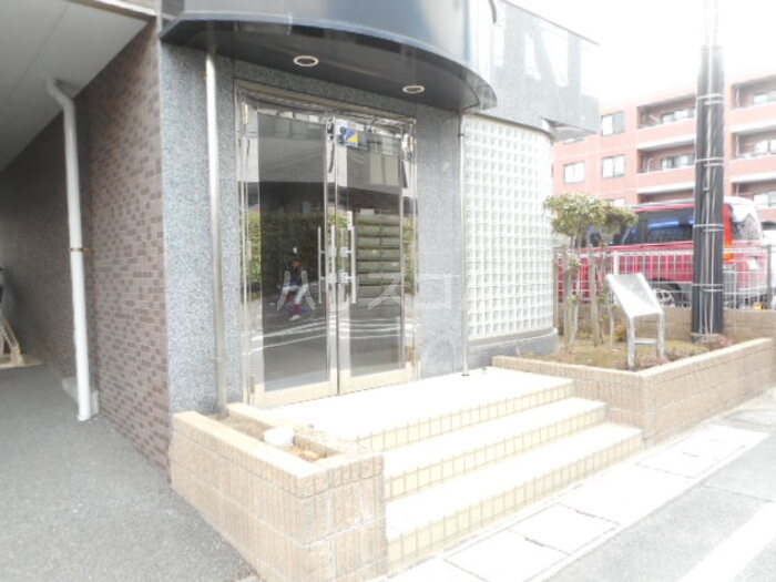 16/25 エントランス