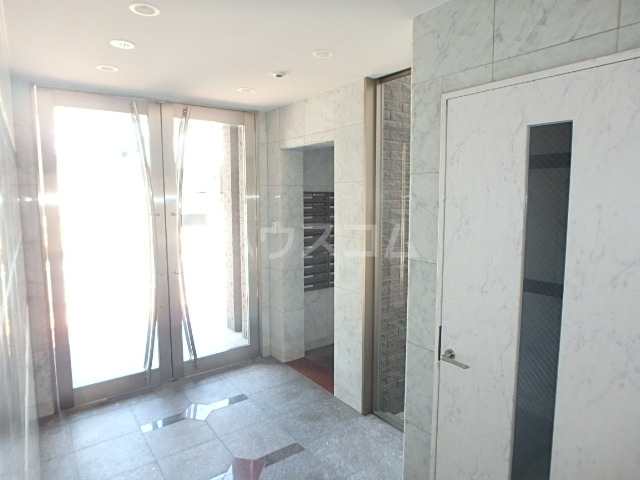 16/23 エントランス