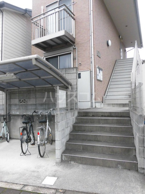 23/30 エントランス