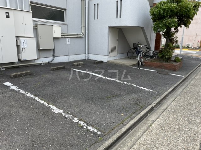 23/30 駐車場