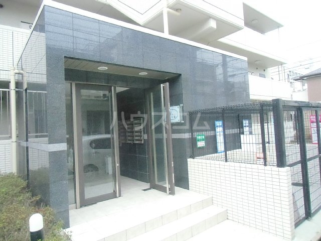 19/23 エントランス