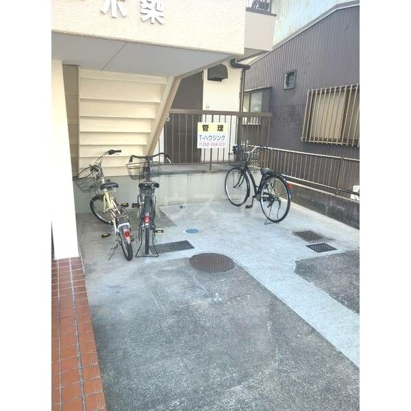 3/10 駐車場