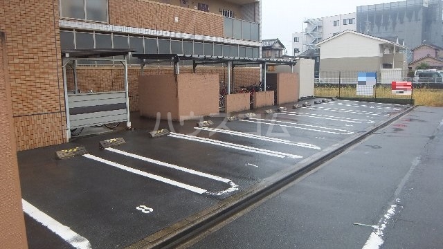 20/23 駐車場