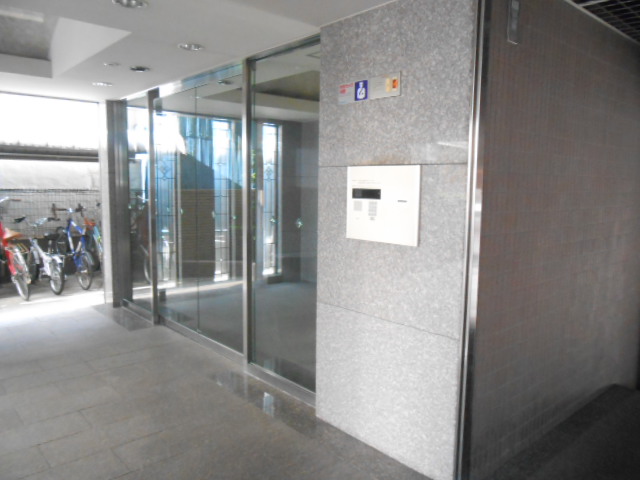 19/27 エントランス