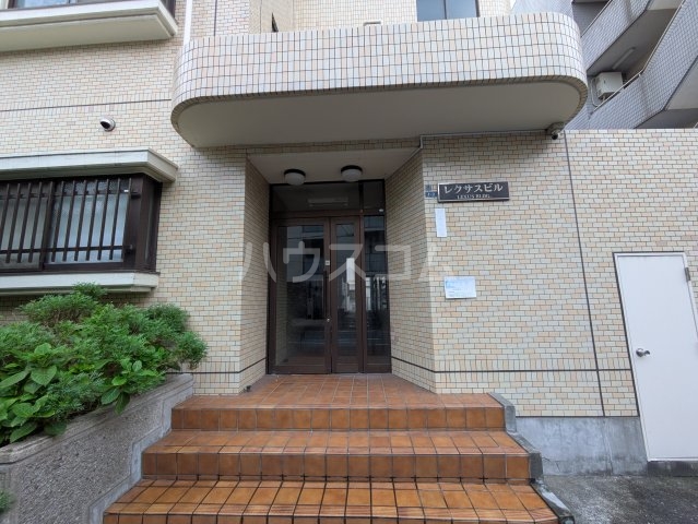 25/30 エントランス