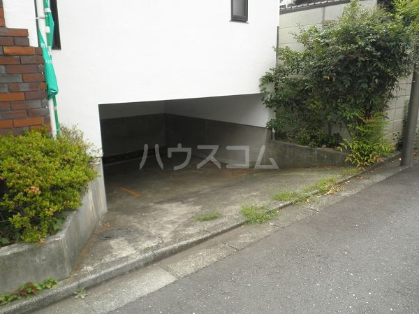 23/30 駐車場