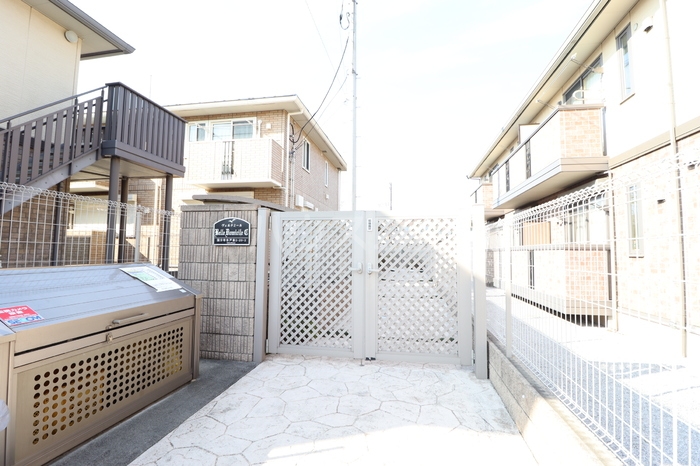 28/30 エントランス