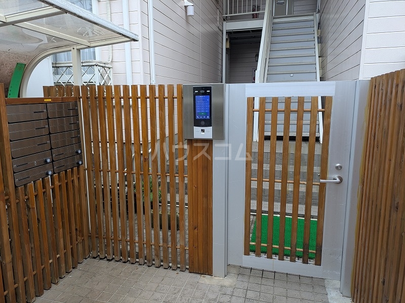 21/29 エントランス